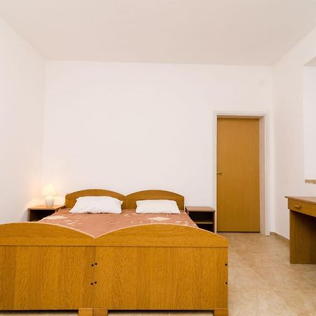 Guest House Kiko Помена Стая снимка