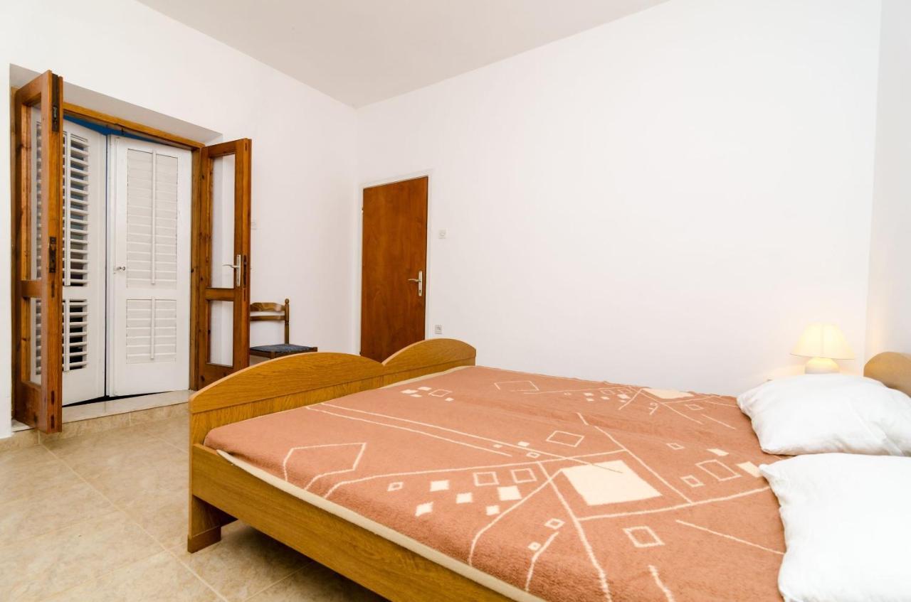 Guest House Kiko Помена Екстериор снимка