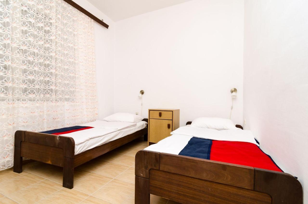 Guest House Kiko Помена Екстериор снимка