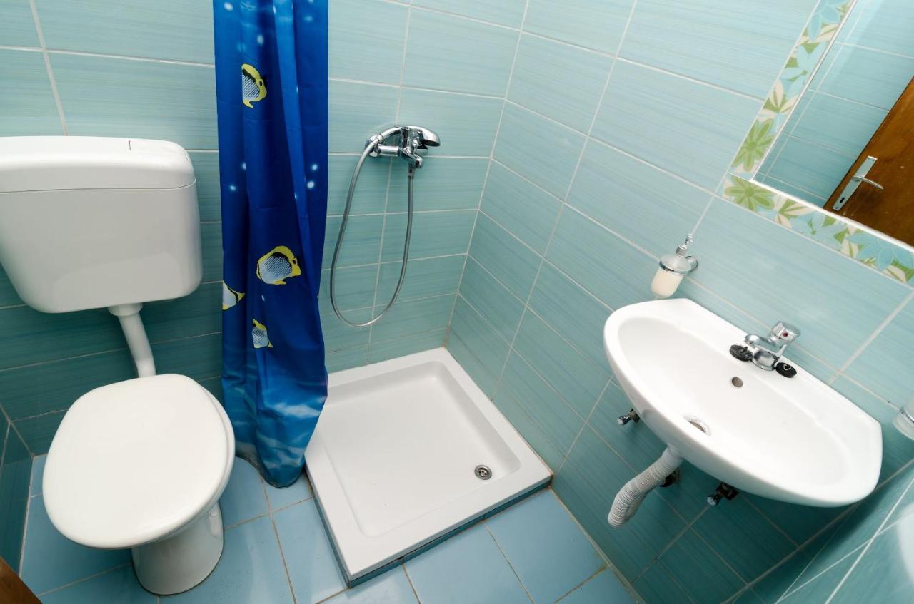 Guest House Kiko Помена Екстериор снимка
