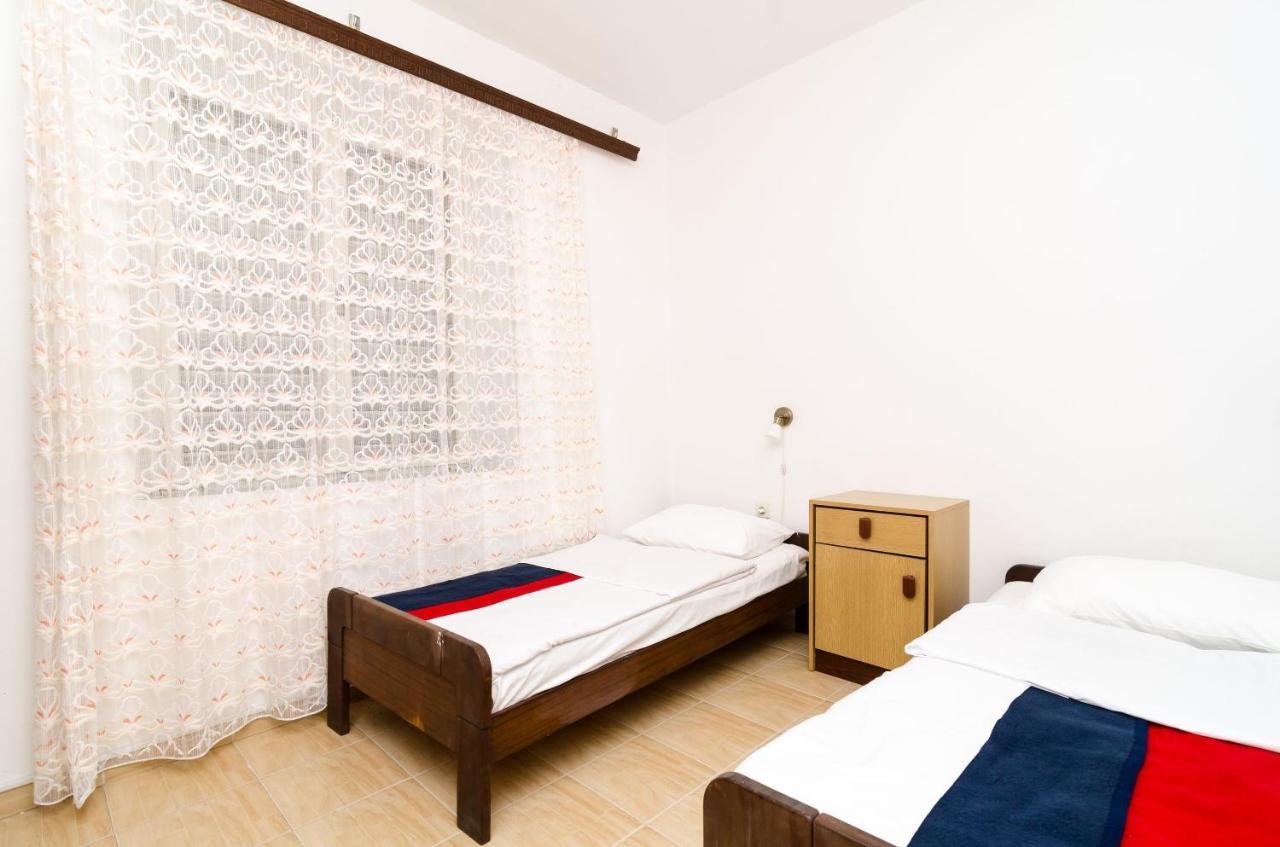 Guest House Kiko Помена Екстериор снимка