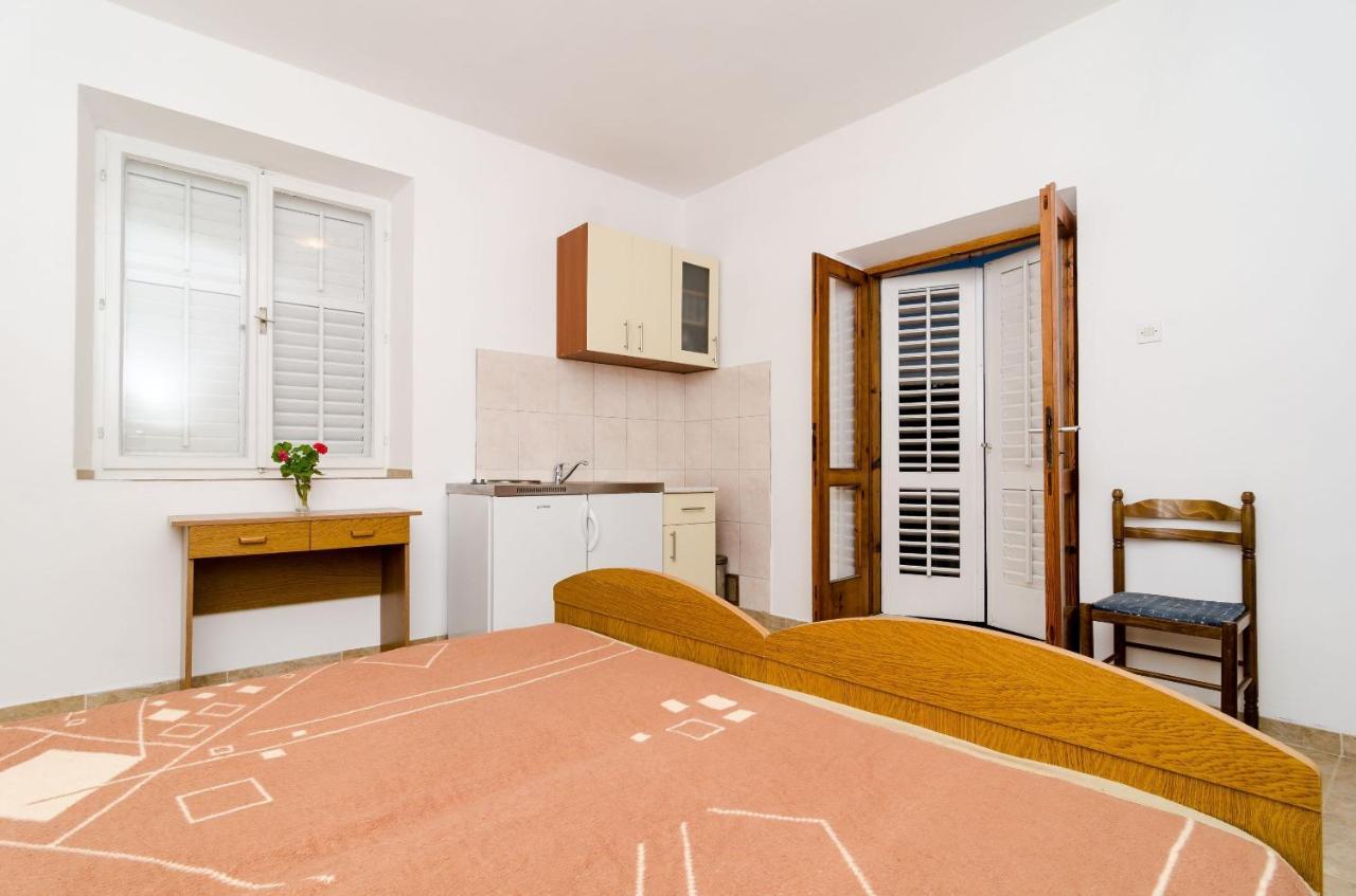 Guest House Kiko Помена Стая снимка
