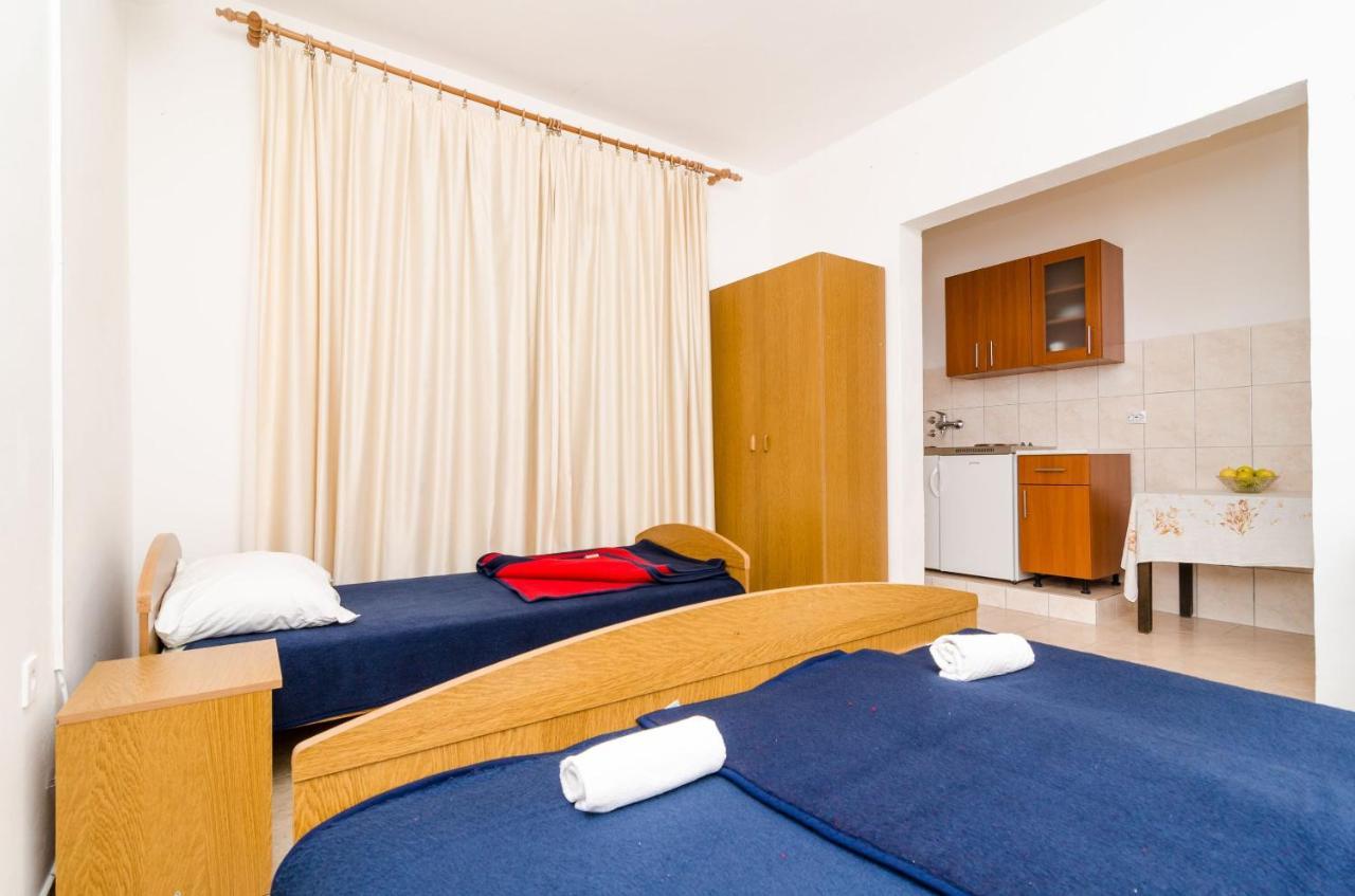 Guest House Kiko Помена Стая снимка