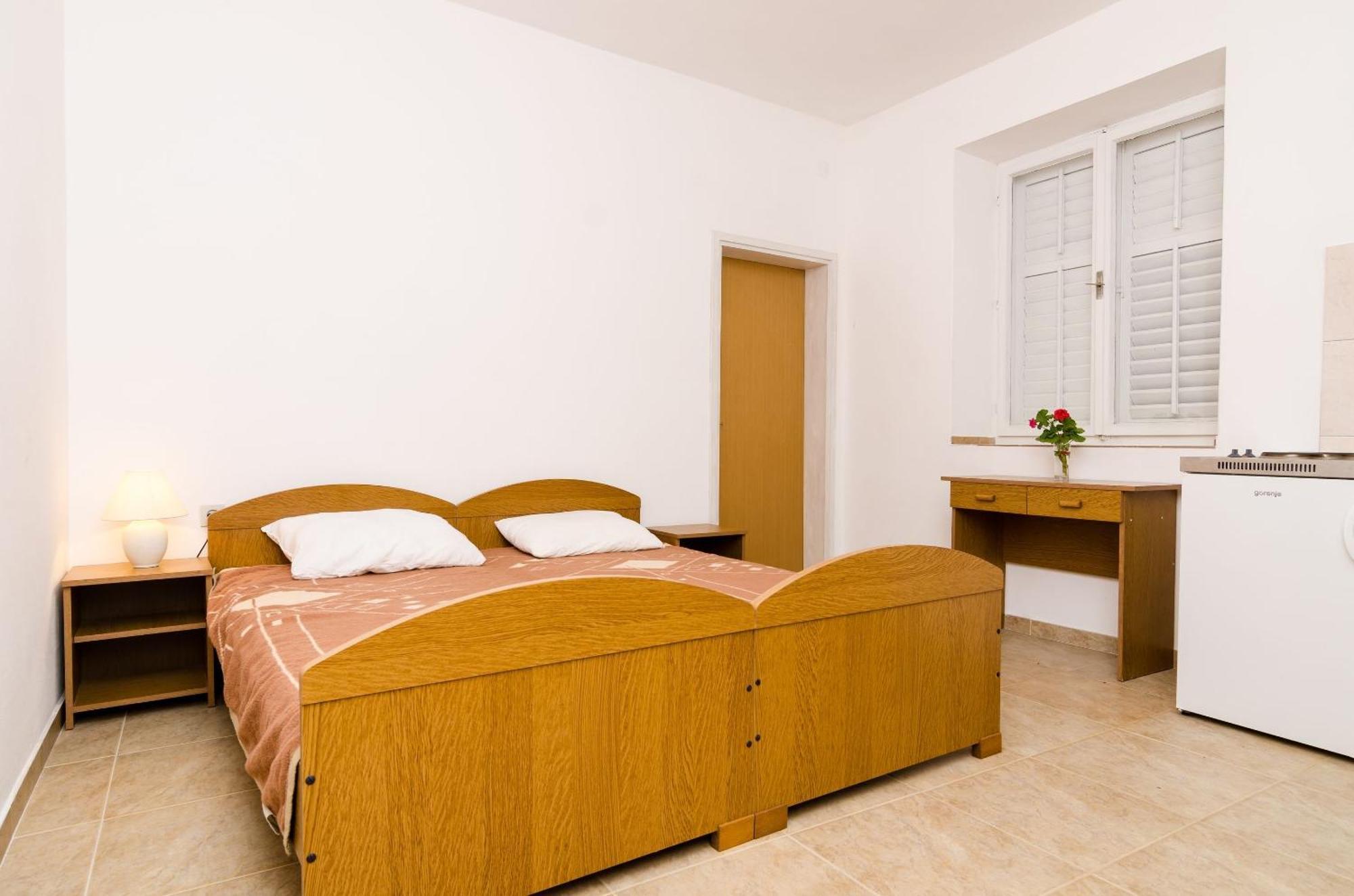 Guest House Kiko Помена Стая снимка