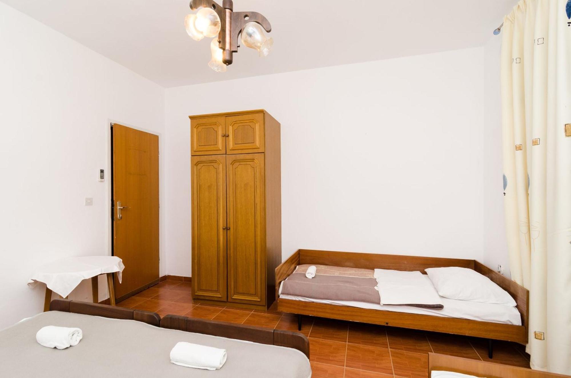 Guest House Kiko Помена Стая снимка